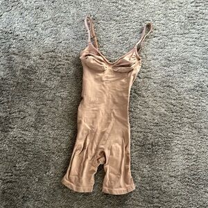 Skims size M (maybe actually small) midthigh bodysuit shapewear